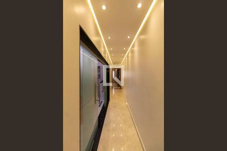 Casa à venda com 468m², 4 quartos e 3 vagas Casa à venda com 468m², 4 quartos e 3 vagasCorredor