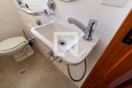 Casa à venda com 468m², 4 quartos e 3 vagas Casa à venda com 468m², 4 quartos e 3 vagasBanheiro de Serviço