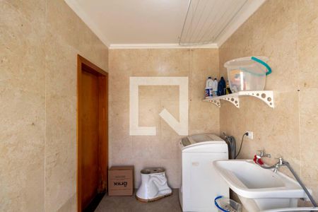 Casa à venda com 468m², 4 quartos e 3 vagas Casa à venda com 468m², 4 quartos e 3 vagasÁrea de Serviço