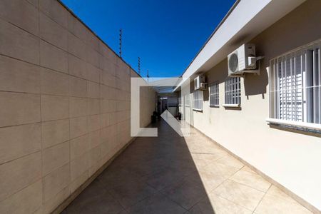 Casa à venda com 468m², 4 quartos e 3 vagas Casa à venda com 468m², 4 quartos e 3 vagasCorredor