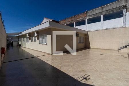 Casa à venda com 468m², 4 quartos e 3 vagas Casa à venda com 468m², 4 quartos e 3 vagasQuintal