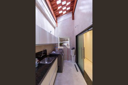 Casa à venda com 468m², 4 quartos e 3 vagas Casa à venda com 468m², 4 quartos e 3 vagasÁrea de Serviço 2