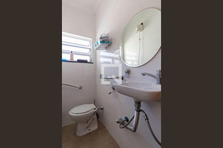 Casa à venda com 468m², 4 quartos e 3 vagas Casa à venda com 468m², 4 quartos e 3 vagasBanheiro de Serviço