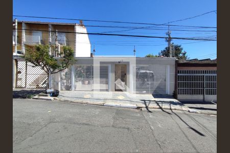 Casa à venda com 468m², 4 quartos e 3 vagas Casa à venda com 468m², 4 quartos e 3 vagasFachada