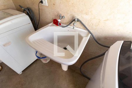 Casa à venda com 468m², 4 quartos e 3 vagas Casa à venda com 468m², 4 quartos e 3 vagasÁrea de Serviço