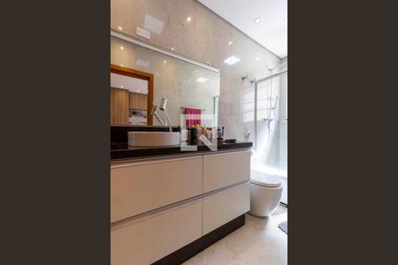 Casa à venda com 468m², 4 quartos e 3 vagas Casa à venda com 468m², 4 quartos e 3 vagasBanheiro Suíte 2