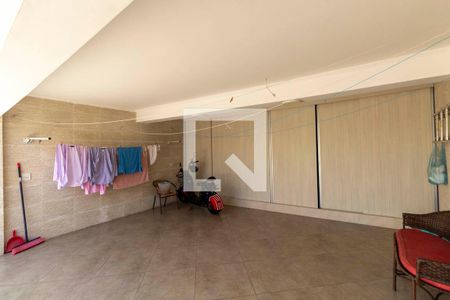 Casa à venda com 468m², 4 quartos e 3 vagas Casa à venda com 468m², 4 quartos e 3 vagasQuintal