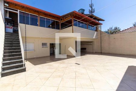 Casa à venda com 468m², 4 quartos e 3 vagas Casa à venda com 468m², 4 quartos e 3 vagasQuintal