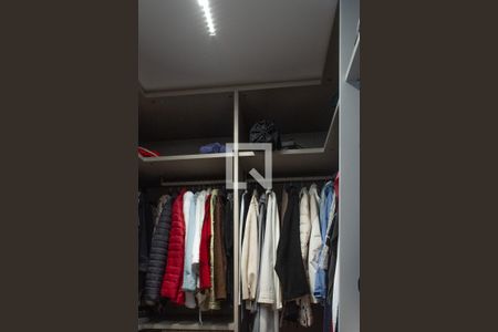 Apartamento à venda com 191m², 2 quartos e 4 vagas Apartamento à venda com 191m², 2 quartos e 4 vagasCloset