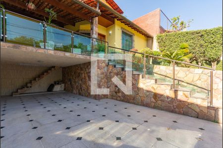 Casa à venda com 252m², 3 quartos e 4 vagasEntrada