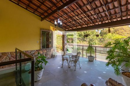 Casa à venda com 252m², 3 quartos e 4 vagasEntrada