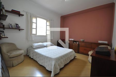 Casa à venda com 420m², 4 quartos e 8 vagasQuarto 2 - Suíte