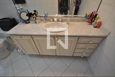 Casa à venda com 420m², 4 quartos e 8 vagasBanheiro da Suíte