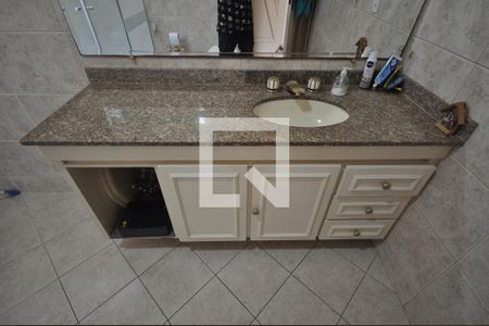 Casa à venda com 420m², 4 quartos e 8 vagasBanheiro da Suíte 2