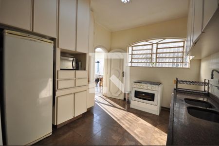 Casa à venda com 420m², 4 quartos e 8 vagasCozinha