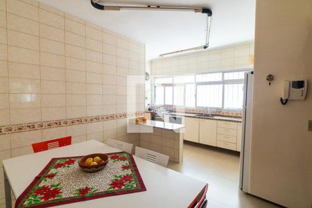 Casa à venda com 147m², 3 quartos e 2 vagas Casa à venda com 147m², 3 quartos e 2 vagasCozinha