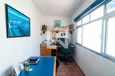 Casa à venda com 147m², 3 quartos e 2 vagas Casa à venda com 147m², 3 quartos e 2 vagasEscritório