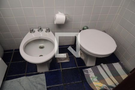 Casa à venda com 325m², 3 quartos e 2 vagasBanheiro Social