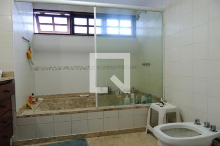 Casa à venda com 325m², 3 quartos e 2 vagasBanheiro da Suíte 1