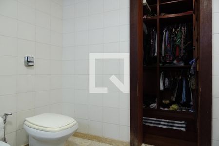 Casa à venda com 325m², 3 quartos e 2 vagasBanheiro da Suíte 1