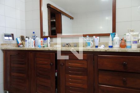 Casa à venda com 325m², 3 quartos e 2 vagasBanheiro da Suíte 1