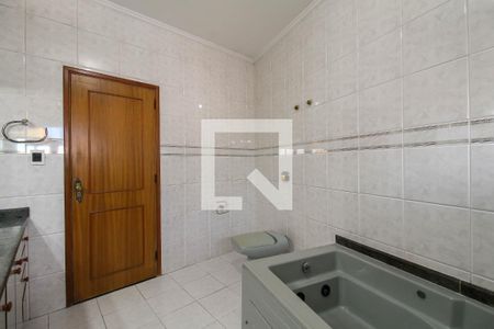 Casa à venda com 354m², 3 quartos e 2 vagasBanheiro da suíte 1