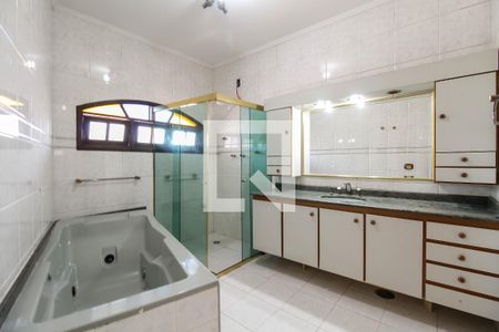 Casa à venda com 354m², 3 quartos e 2 vagasBanheiro da suíte 1