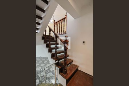 Casa à venda com 354m², 3 quartos e 2 vagasEscada