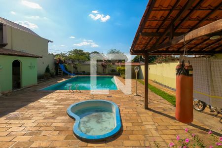 Casa à venda com 360m², 2 quartos e 1 vaga Casa à venda com 360m², 2 quartos e 1 vagaPiscina