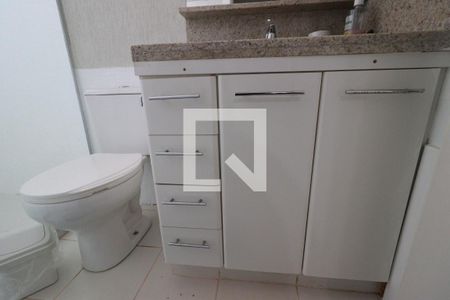 Banheiro da Suíte de kitnet/studio para alugar com 1 quarto, 60m² em Centro, Uberlândia