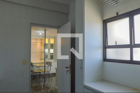 Apartamento à venda com 326m², 3 quartos e 3 vagas Apartamento à venda com 326m², 3 quartos e 3 vagasÁrea de Serviço