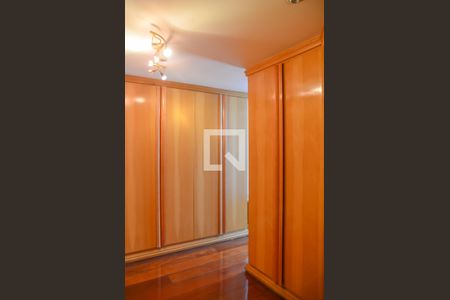 Apartamento à venda com 326m², 3 quartos e 3 vagas Apartamento à venda com 326m², 3 quartos e 3 vagasCloset da suíte