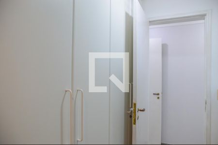 Apartamento à venda com 326m², 3 quartos e 3 vagas Apartamento à venda com 326m², 3 quartos e 3 vagasQuarto de Serviço