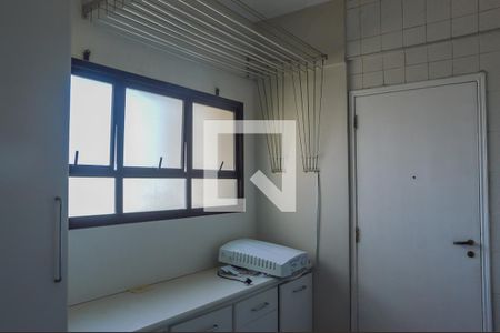 Apartamento à venda com 326m², 3 quartos e 3 vagas Apartamento à venda com 326m², 3 quartos e 3 vagasÁrea de Serviço