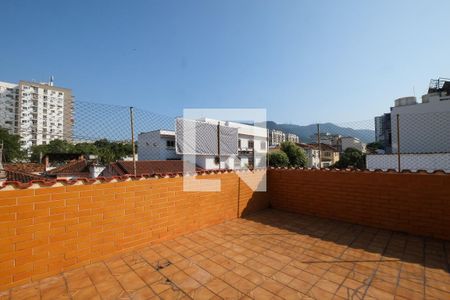Casa à venda com 210m², 3 quartos e 1 vaga Casa à venda com 210m², 3 quartos e 1 vagaTerraço