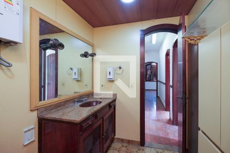 Casa à venda com 210m², 3 quartos e 1 vaga Casa à venda com 210m², 3 quartos e 1 vagaBanheiro Corredor