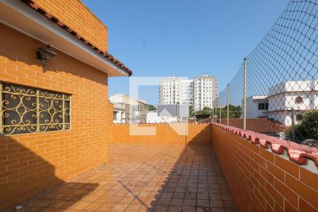 Casa à venda com 210m², 3 quartos e 1 vaga Casa à venda com 210m², 3 quartos e 1 vagaTerraço