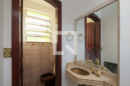 Casa à venda com 210m², 3 quartos e 1 vaga Casa à venda com 210m², 3 quartos e 1 vagaBanheiro Corredor