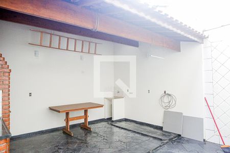 Casa à venda com 200m², 4 quartos e 2 vagas Casa à venda com 200m², 4 quartos e 2 vagasQuintal - Area de Serviço - Churrasqueira