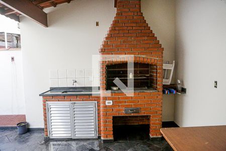 Casa à venda com 200m², 4 quartos e 2 vagas Casa à venda com 200m², 4 quartos e 2 vagasQuintal - Area de Serviço - Churrasqueira