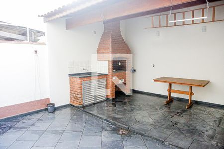 Casa à venda com 200m², 4 quartos e 2 vagas Casa à venda com 200m², 4 quartos e 2 vagasQuintal - Area de Serviço - Churrasqueira