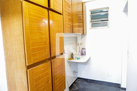 Casa à venda com 200m², 4 quartos e 2 vagas Casa à venda com 200m², 4 quartos e 2 vagasÁrea de Serviço