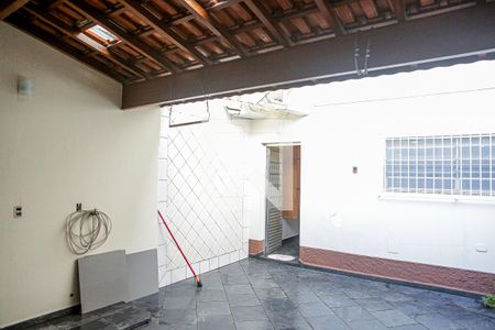 Casa à venda com 200m², 4 quartos e 2 vagas Casa à venda com 200m², 4 quartos e 2 vagasQuintal - Area de Serviço - Churrasqueira