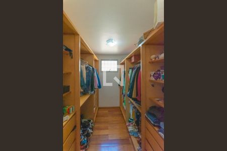 Casa à venda com 530m², 5 quartos e 5 vagasCloset da Suíte 1