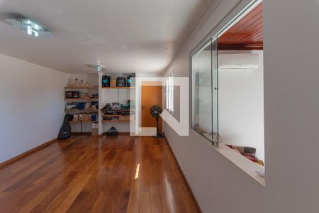 Casa à venda com 530m², 5 quartos e 5 vagasEscritório