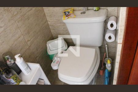 Casa à venda com 240m², 3 quartos e 3 vagasEdicula - Banheiro