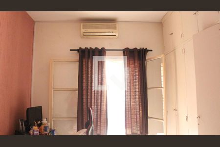 Casa à venda com 240m², 3 quartos e 3 vagasSuíte