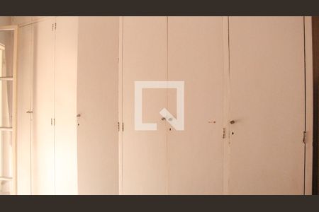 Casa à venda com 240m², 3 quartos e 3 vagasSuíte