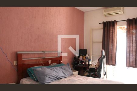 Casa à venda com 240m², 3 quartos e 3 vagasSuíte