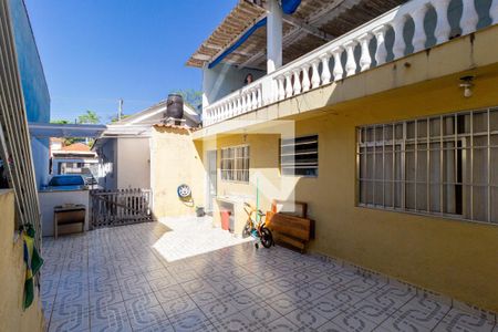 Casa à venda com 270m², 3 quartos e 5 vagas Casa à venda com 270m², 3 quartos e 5 vagasQuintal - Casa 2